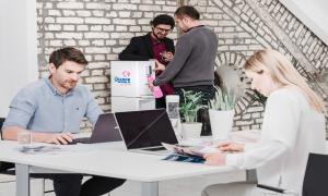 Zdraví, energie a pohoda v týmu. Proč se voda stává přirozeným firemním benefitem